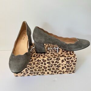 FRENCH SOLE Wave Suede Anthracite Gray Block Heel Pumps 2.5” with Box Size 10.5